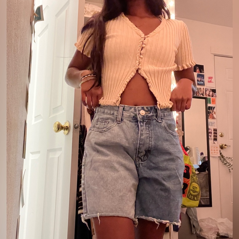 Darling yellow ribbed top!!